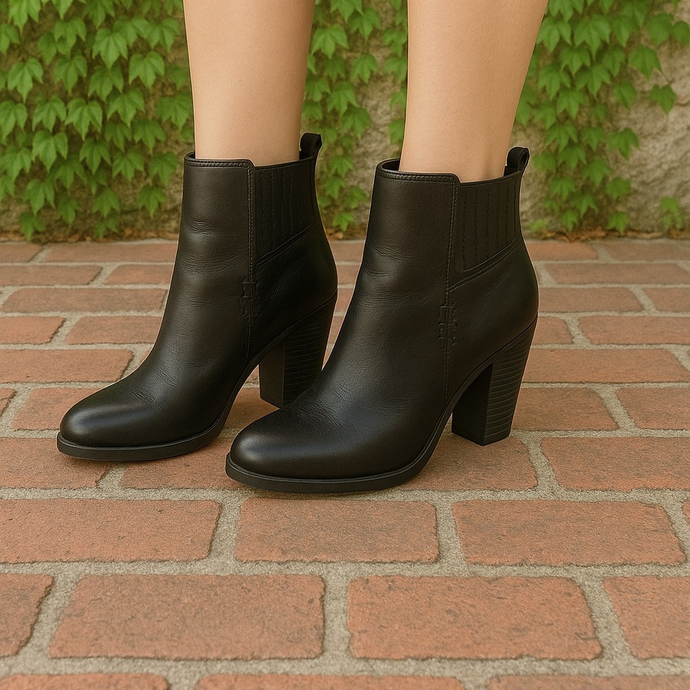 VINCE CAMUTO Black Leather VP-Highland Ankle Boots, 6.5